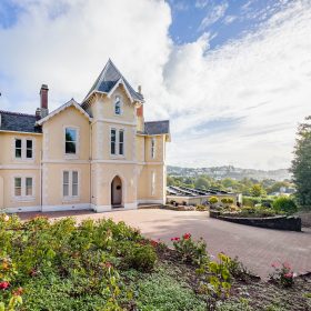 Torquay View - kate & tom's Large Holiday Homes