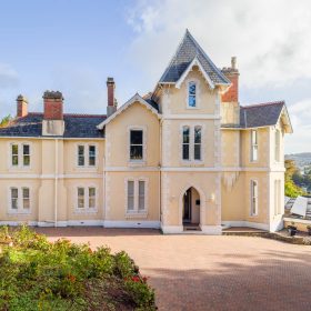 Torquay View - kate & tom's Large Holiday Homes