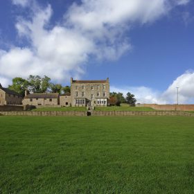 Beacon Hall - kate & tom's Large Holiday Homes