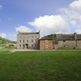 Beacon Hall - kate & tom's Large Holiday Homes