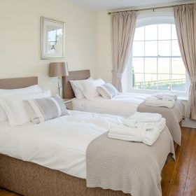  Hunthill Farmhouse - kate & tom's Large Holiday Homes