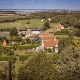 Shalfleet Manor - kate & tom's Large Holiday Homes