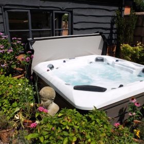 Hot tub, garden and grounds