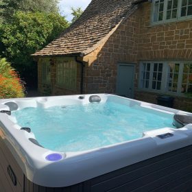 Cotswold Edge House - kate & tom's Large Holiday Homes