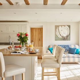 Cotswold Valley Court - kate & tom's Large Holiday Homes