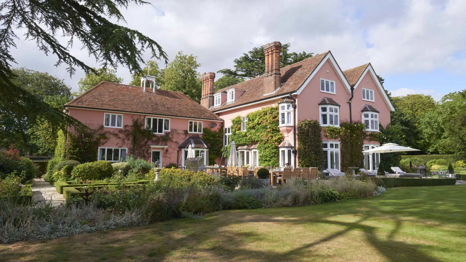 Suffolk Mansion - kate & tom's Large Holiday Homes