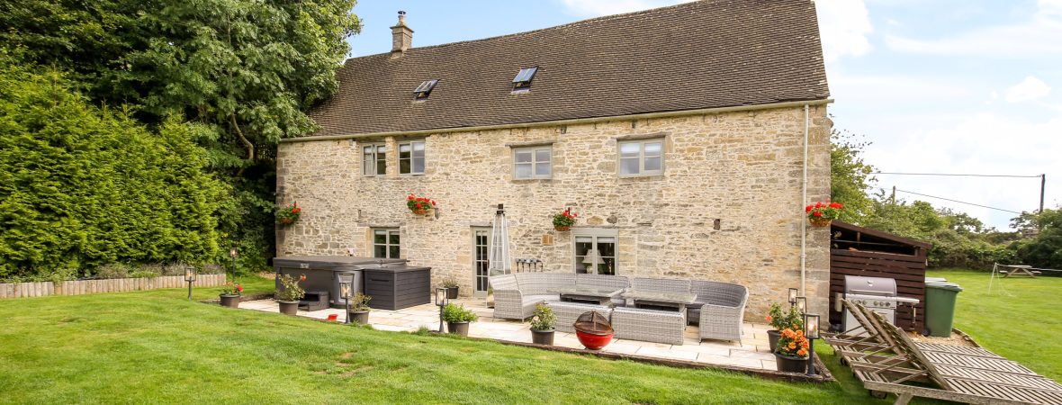 Cotswold Valley Court - kate & tom's Large Holiday Homes