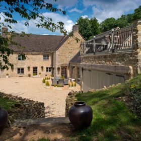 Cotswold Valley Court - kate & tom's Large Holiday Homes