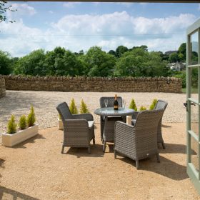 Cotswold Valley Court - kate & tom's Large Holiday Homes