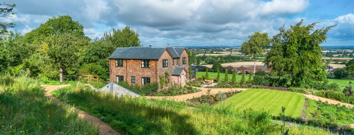 Countryside Cottage and Spa - kate & tom's Large Holiday Homes