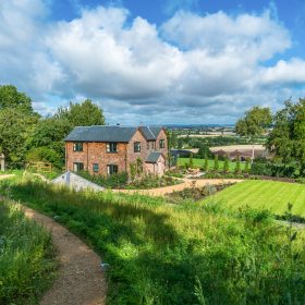 Countryside Cottage and Spa - kate & tom's Large Holiday Homes