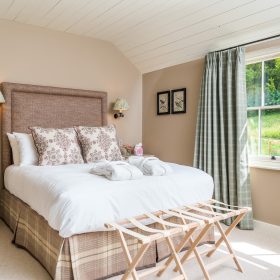 Countryside Cottage and Spa - kate & tom's Large Holiday Homes