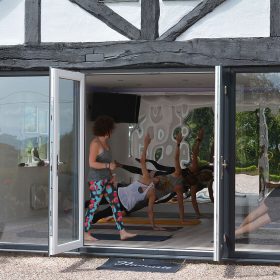  Albaston Lodge - kate & tom's Large Holiday Homes