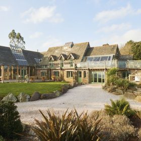  Extraordinary Houses - kate & tom's Large Holiday Homes