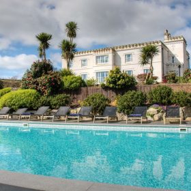  Extraordinary Houses - kate & tom's Large Holiday Homes