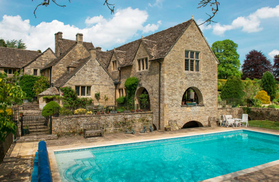 Large holiday home with a swimming pool.