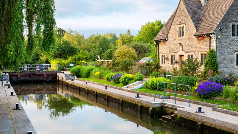 House by a river in Thame, Oxfordshire.