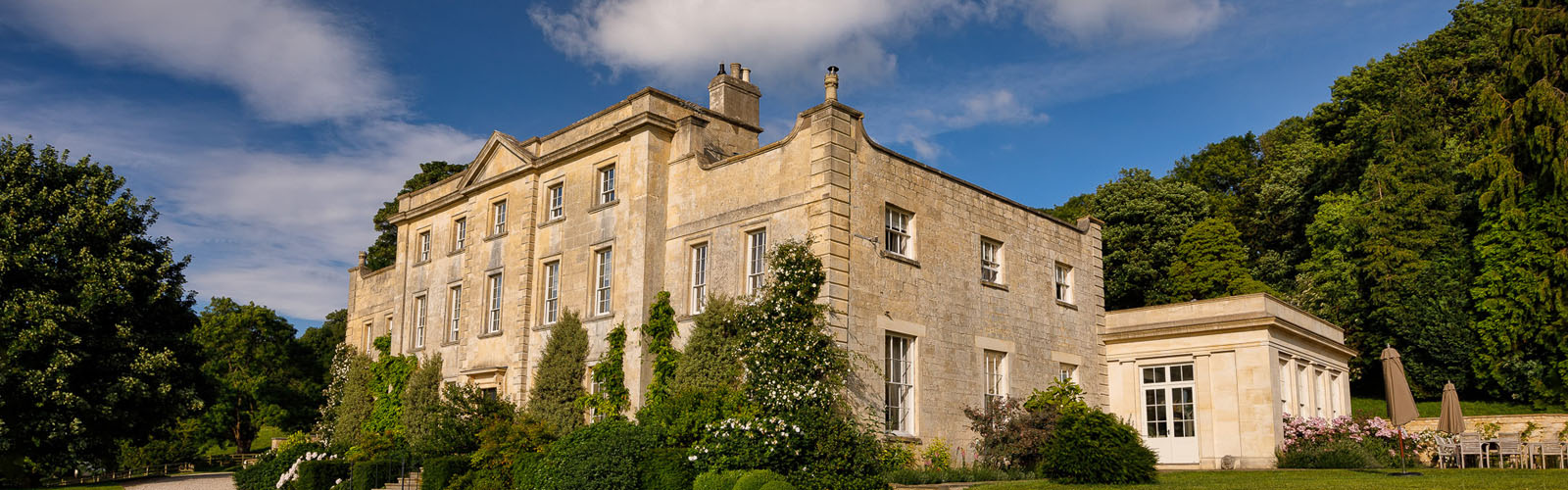 Large house on a sunny day in the Cotswolds.