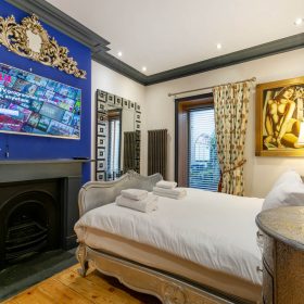  Museum Penthouse - kate & tom's Large Holiday Homes