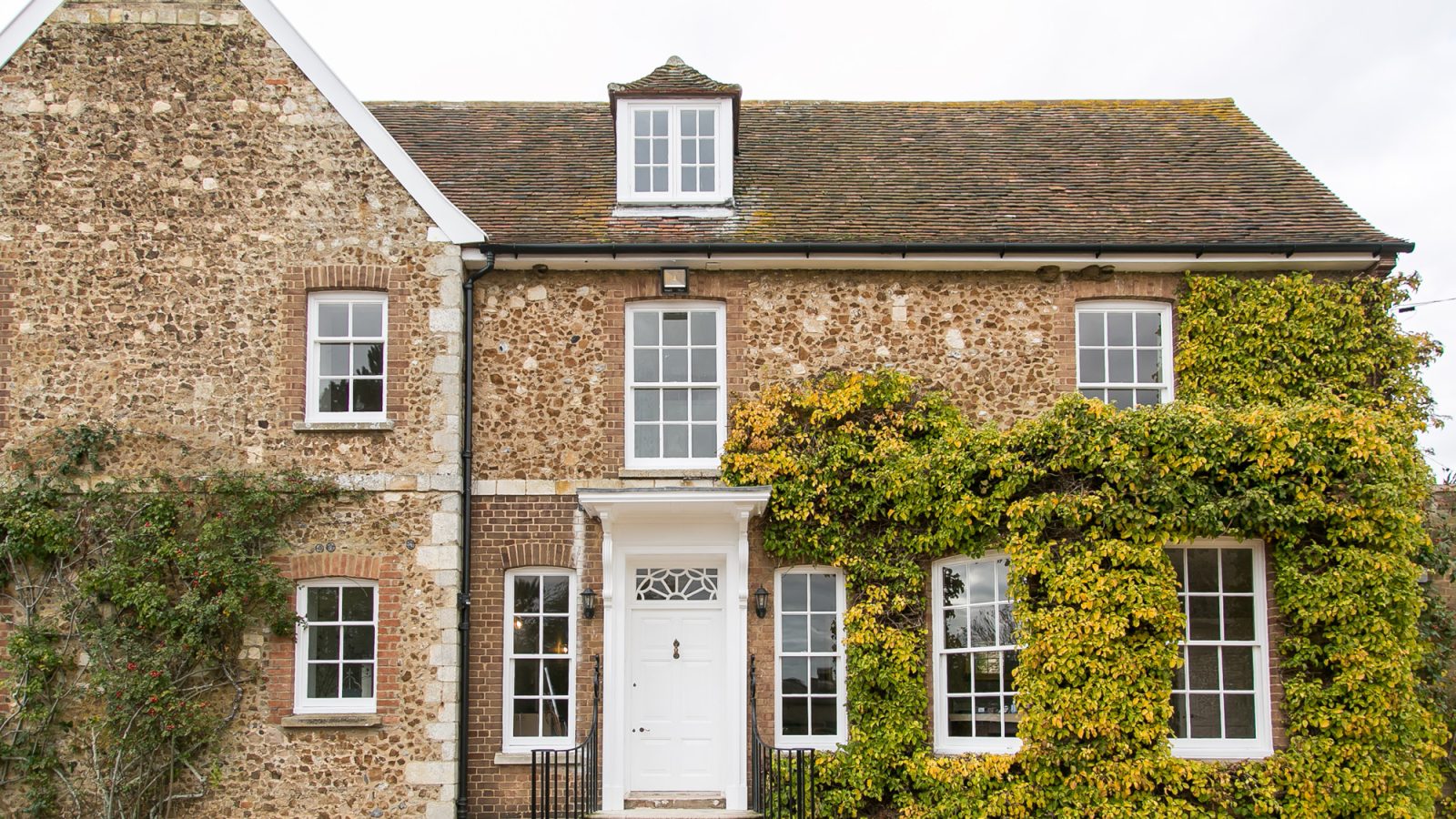 Butley Abbey Farmhouse - kate & tom's Large Holiday Homes