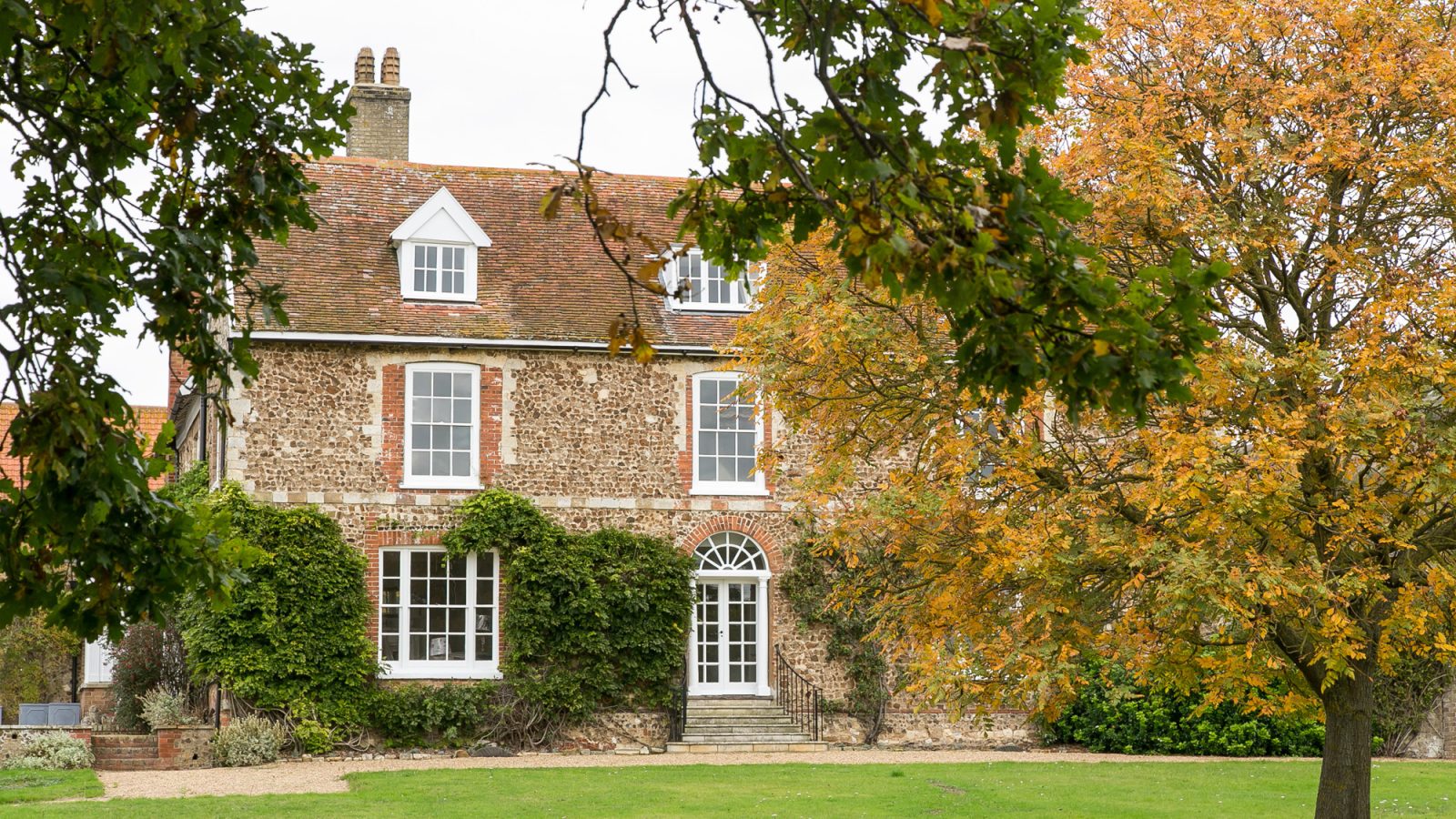  Butley Abbey Farmhouse - kate & tom's Large Holiday Homes