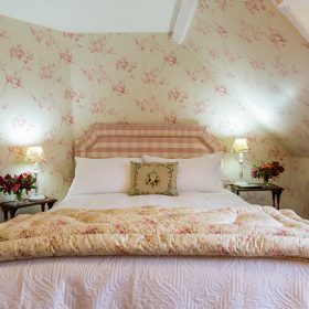 Butley Abbey Farmhouse - kate & tom's Large Holiday Homes