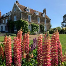 Butley Abbey Farmhouse - kate & tom's Large Holiday Homes