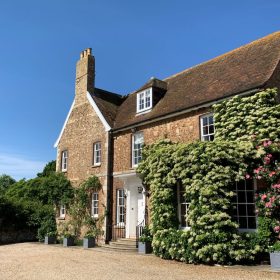 Butley Abbey Farmhouse - kate & tom's Large Holiday Homes