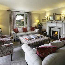 Butley Abbey Farmhouse - kate & tom's Large Holiday Homes