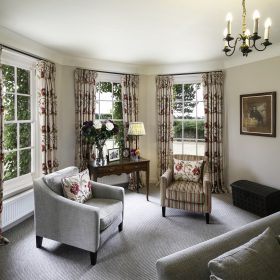 Butley Abbey Farmhouse - kate & tom's Large Holiday Homes