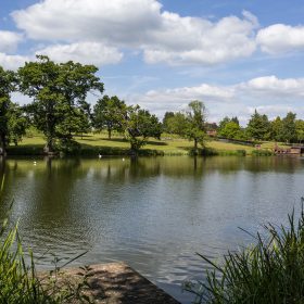 The Lakehouse Retreat - kate & tom's Large Holiday Homes