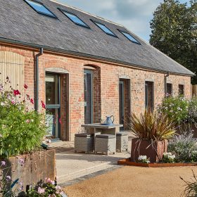 Avebury Barns - kate & tom's Large Holiday Homes