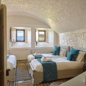  Surrounded by Sea - kate & tom's Large Holiday Homes