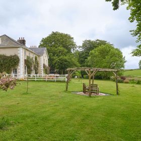 Dartmoor Hall - kate & tom's Large Holiday Homes