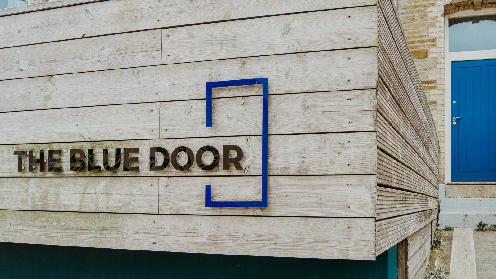  The Blue Door - kate & tom's Large Holiday Homes