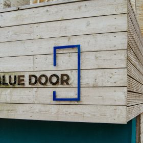 The Blue Door - kate & tom's Large Holiday Homes