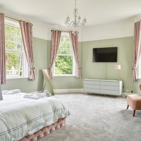 Moorend Manor - kate & tom's Large Holiday Homes