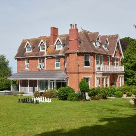 Moorend Manor - kate & tom's Large Holiday Homes