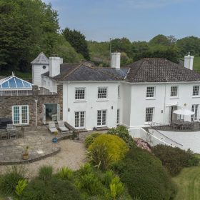 Vineyard Farmhouse - kate & tom's Large Holiday Homes