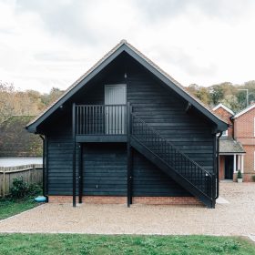 Chalk Hill House - kate & tom's Large Holiday Homes