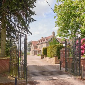 Starhill Manor - kate & tom's Large Holiday Homes