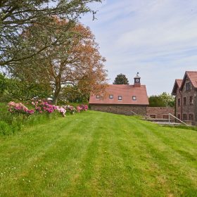 Starhill Manor - kate & tom's Large Holiday Homes