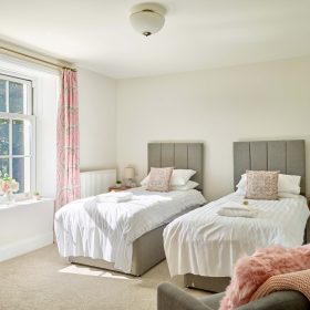  Severn Valley Manor - kate & tom's Large Holiday Homes
