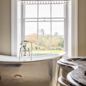 Marlborough Manor bathroom - kate & tom's Large Holiday Homes