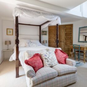 Coach House Cottages - kate & tom's Large Holiday Homes
