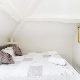 Coach House Cottages - kate & tom's Large Holiday Homes