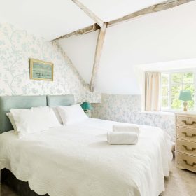 Coach House Cottages - kate & tom's Large Holiday Homes