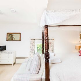 Coach House Cottages - kate & tom's Large Holiday Homes
