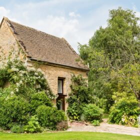 Coach House Cottages - kate & tom's Large Holiday Homes