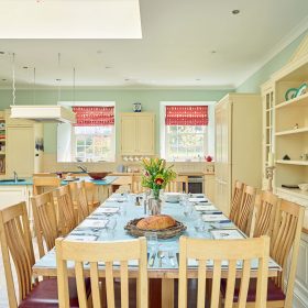 The Brecon Pink House - kate & tom's Large Holiday Homes